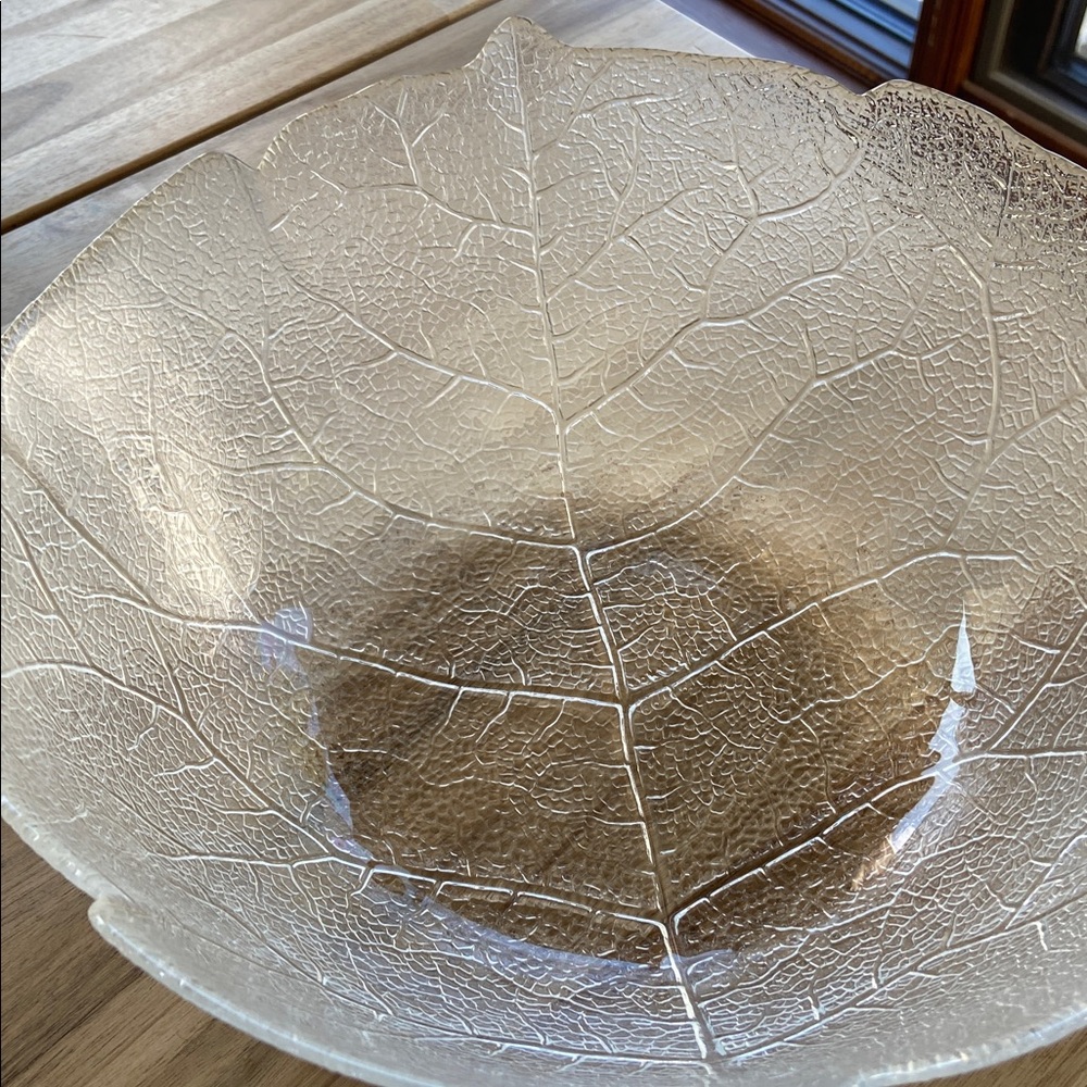 Vintage Arcoroc ASPEN Salad Bowl: 10.25" Leaf Pattern Serving Bowl